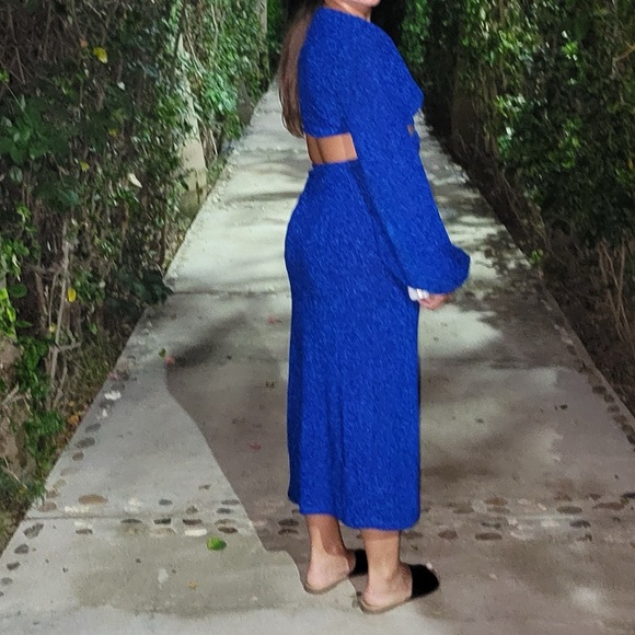 Elegant Blue Cut-Out Maxi Dress - Picture 5 of 5